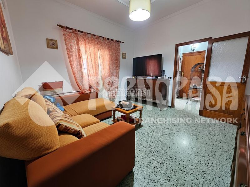 Foto 80d093c7-7f1c-4dee-9148-49a2e14a986a. Casa aparellada amb aparcament a Cardones Arucas