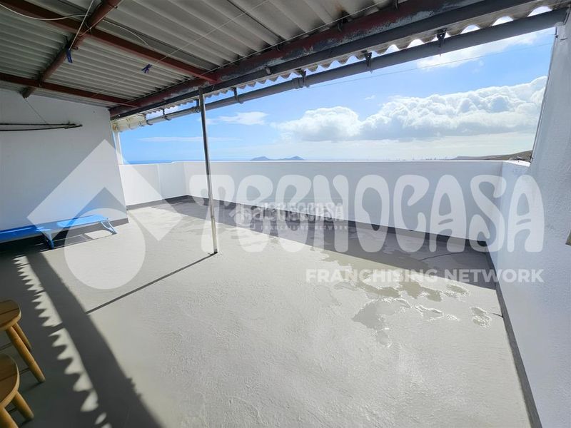 Foto b08dd76a-89a4-427e-9965-1d907c095228. Casa aparellada amb aparcament a Cardones Arucas