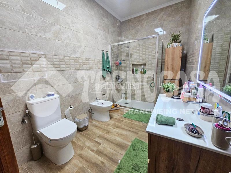 Foto c00b1d48-9808-4267-930a-ef96b495be7d. Casa aparellada amb aparcament a Cardones Arucas