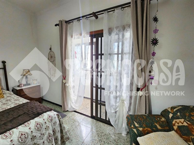 Foto c590f490-d7b3-4f50-9d29-91d1b3135ae5. Casa aparellada amb aparcament a Cardones Arucas