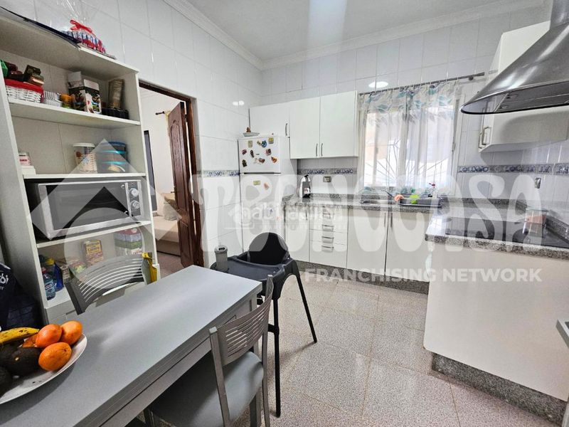 Foto e48a1226-7b67-437f-83bd-5001743a12ca. Casa aparellada amb aparcament a Cardones Arucas