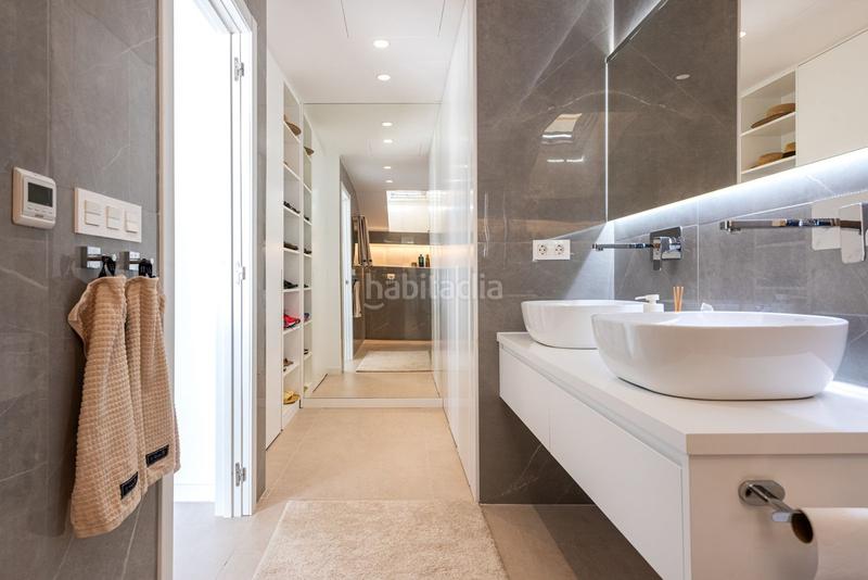 Foto 68da56f4-dee2-42c0-9189-0ff107aaa3df. Zweistöckige wohnung mit parking pool in Nueva Andalucía centro Marbella