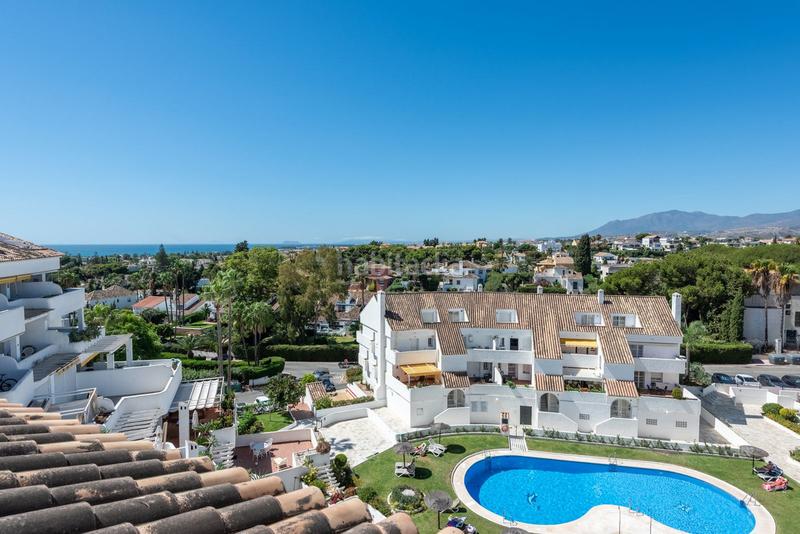 Foto 706e0ebc-1f75-4d84-a504-a37e84ac0b6d. Zweistöckige wohnung mit parking pool in Nueva Andalucía centro Marbella