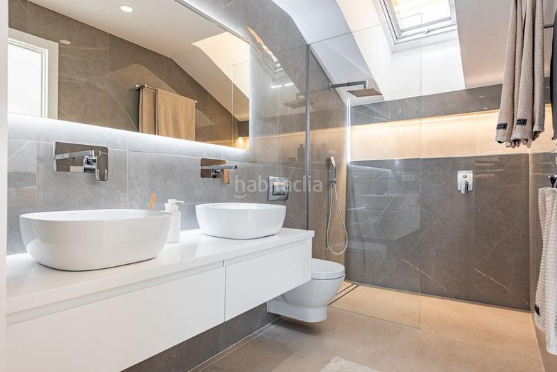 Foto fdc3fdfd-2f35-46c6-89e4-d36101cc56e2. Zweistöckige wohnung mit parking pool in Nueva Andalucía centro Marbella