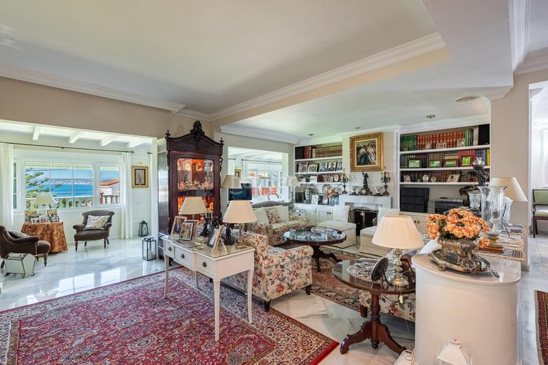 Foto 1271c9ac-6cbd-47b9-8624-64626eba7075. Chalet mit parking pool in Seghers Estepona