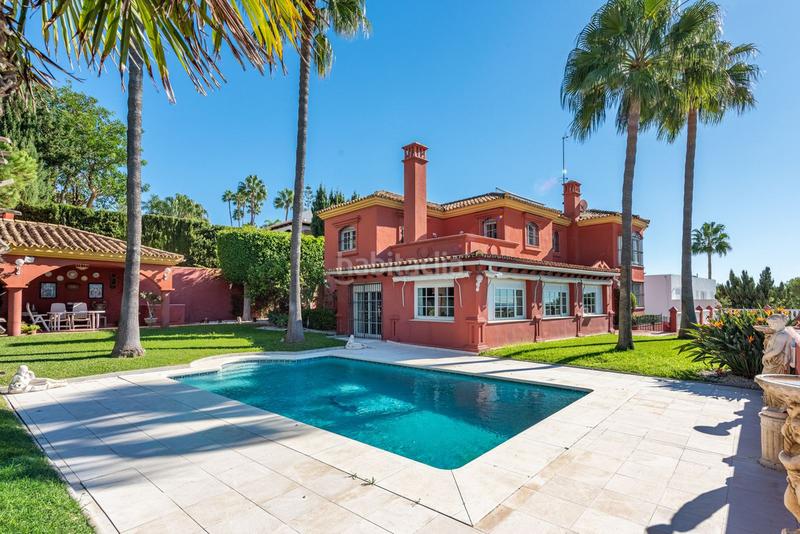 Foto 7990416b-d38a-48b3-82f3-7eaa9650ca5b. Chalet mit parking pool in Seghers Estepona