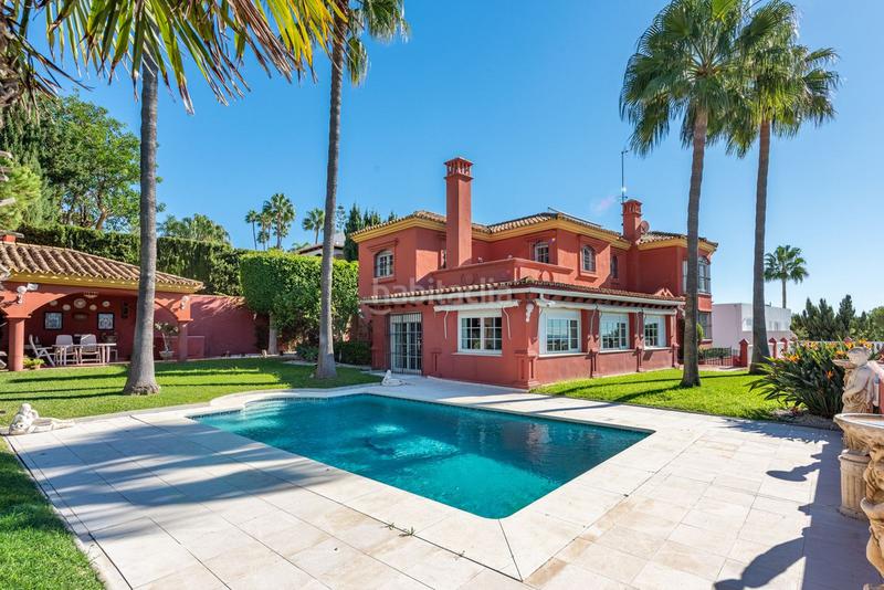 Foto a6bcc9aa-1637-4360-a323-52275063cc26. Chalet mit parking pool in Seghers Estepona