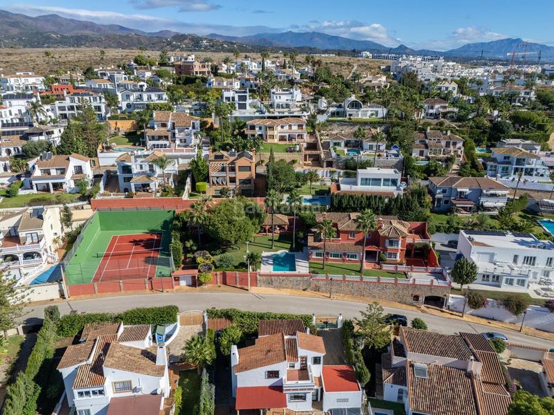 Foto 5d0d50a2-2dbe-4591-8786-c1228fae0c68. Xalet amb aparcament piscina a Seghers Estepona