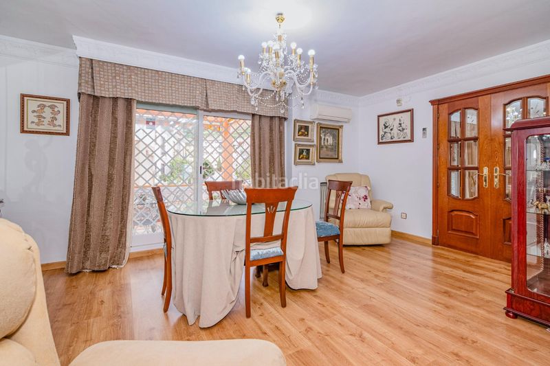 Foto 00f1bc6c-85b1-4705-b183-c23a6dc699a1. Casa adossada amb aparcament a Bola de Oro Granada