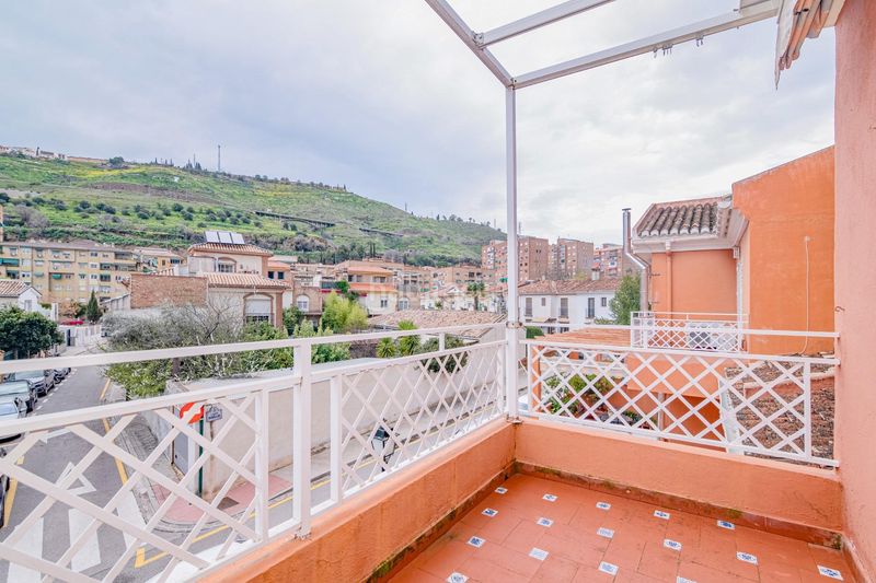 Foto 19472a65-3fb5-4e07-a533-c74ff5a13b5b. Casa adossada amb aparcament a Bola de Oro Granada