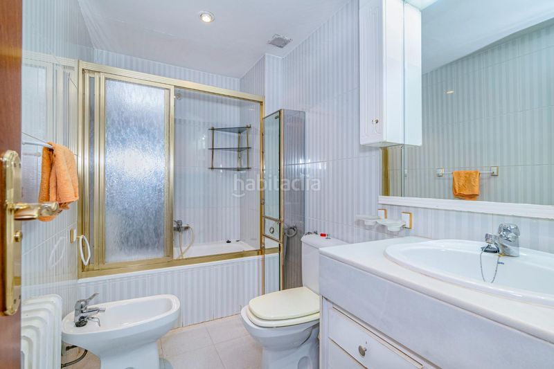 Foto 35aa3d93-bd54-4533-a9b6-8f070dc8c33e. Casa adossada amb aparcament a Bola de Oro Granada