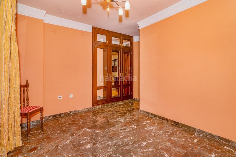 Foto 40c2065a-8fff-49db-8871-3eb7f07729d3. Casa adossada amb aparcament a Bola de Oro Granada