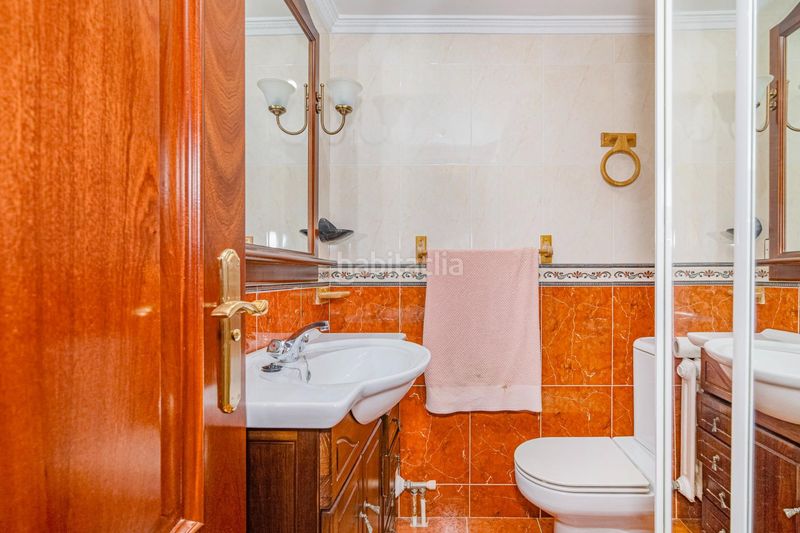 Foto 4d4be4c5-4e19-4fab-90c9-14314040ceca. Casa adossada amb aparcament a Bola de Oro Granada