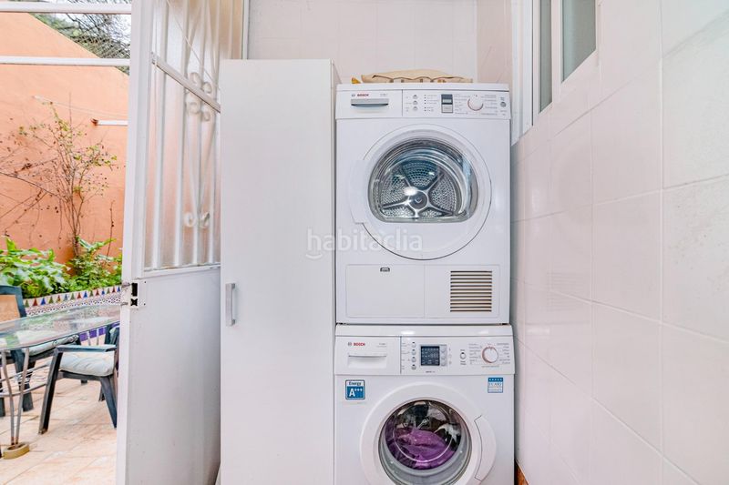 Foto 68a0c0c7-debb-4eff-8935-66fa9f852ca2. Casa adossada amb aparcament a Bola de Oro Granada