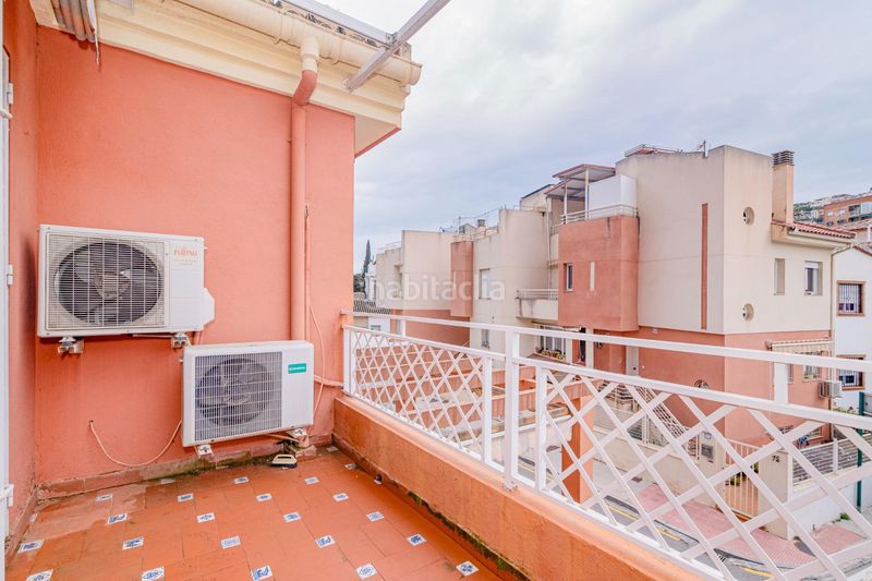 Foto 7fa1efc5-4a62-4970-b3dc-35dc88857d2f. Casa adossada amb aparcament a Bola de Oro Granada