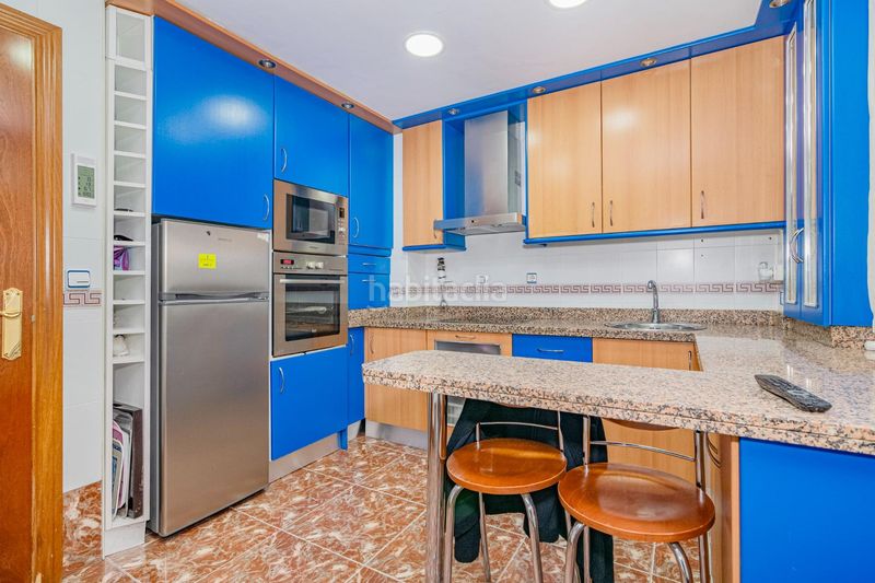 Foto e5b45996-72f9-4584-ab16-4550463daf9c. Casa adossada amb aparcament a Bola de Oro Granada