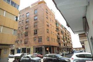 Location Appartement  Calle santo tomas de villanueva. Piso amueblado zona hipercor disponible