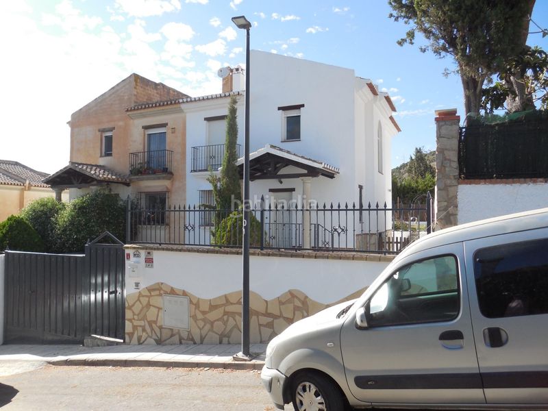 Foto 0b93b053-57c6-4f5f-8b7e-0d9130f28214. Casa aparellada amb aparcament a Padul