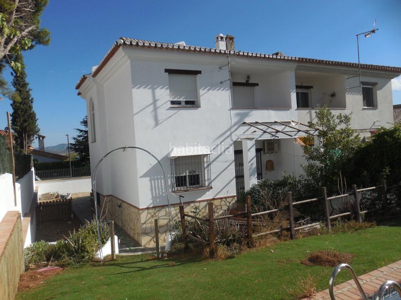Foto 37da1dff-4b81-4847-a839-d999759f1476. Casa aparellada amb aparcament a Padul