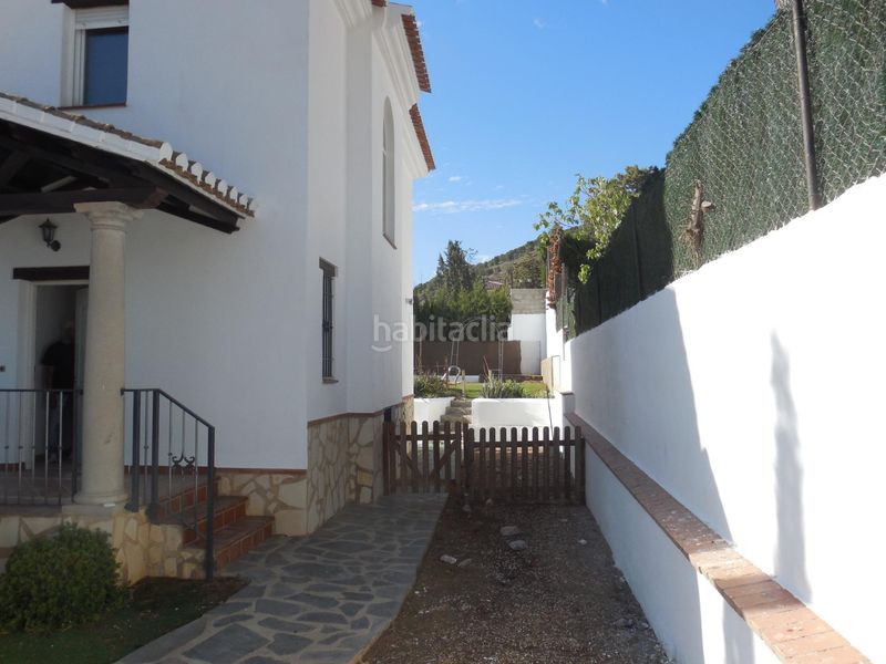 Foto 45cf0e2d-e35c-497b-8c25-88c05d588a13. Casa aparellada amb aparcament a Padul
