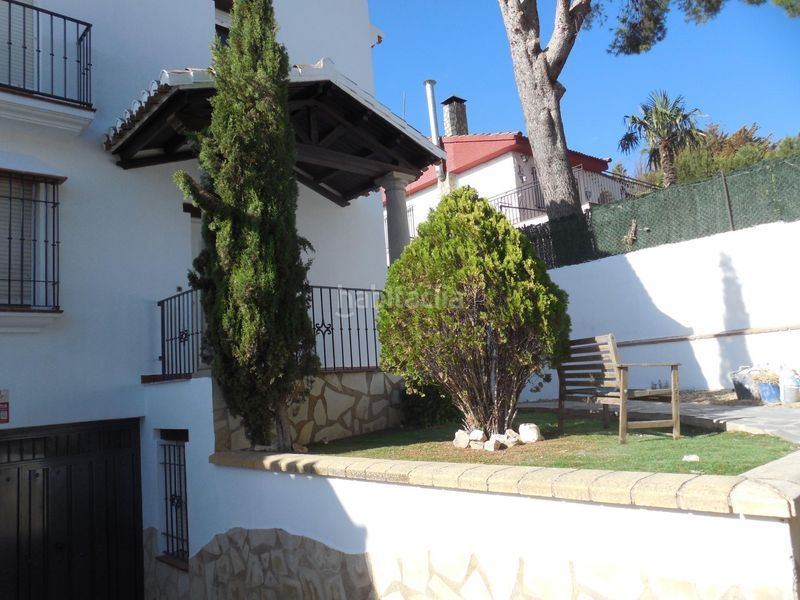 Foto 65f2fd9c-101e-4960-955e-fb0c743e7391. Casa aparellada amb aparcament a Padul