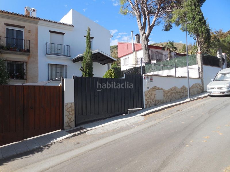 Foto 71428744-64af-4501-9699-6b936c3e17f3. Casa aparellada amb aparcament a Padul