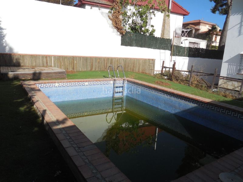 Foto bf1db342-8f9c-4a76-8b46-28b33ce79fcc. Casa aparellada amb aparcament a Padul