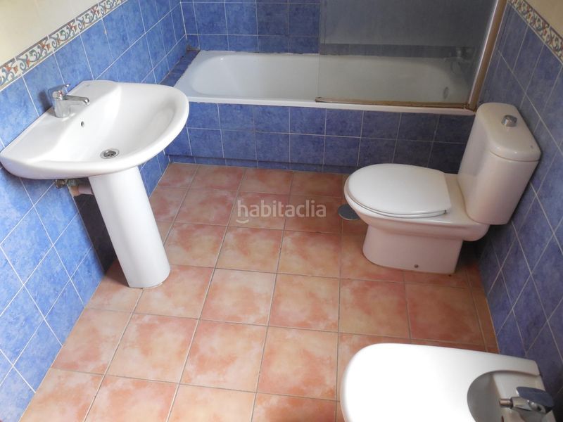 Foto ce0f12fc-9e21-4ce2-a30a-156237f6576b. Casa aparellada amb aparcament a Padul