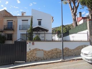 Towny house in Padul. Casa pareada con jardín y piscina en el puntal