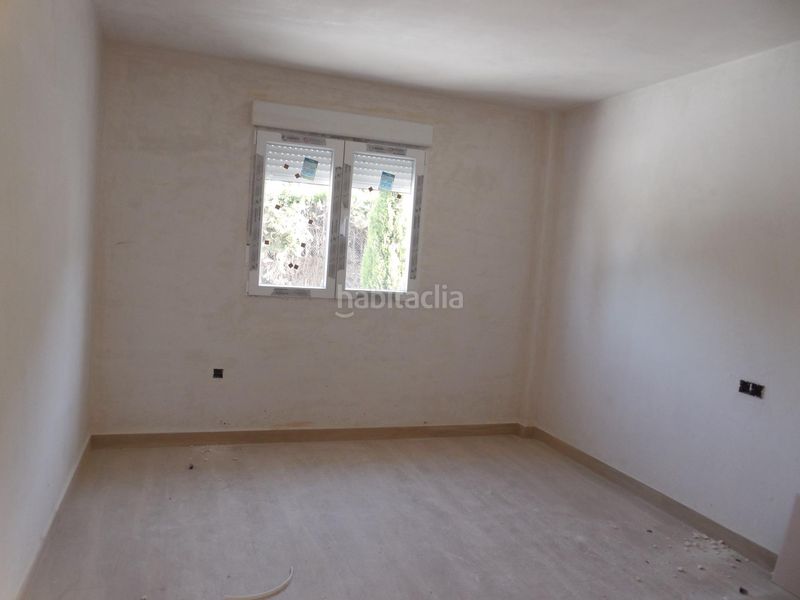 Foto 096c263b-dd01-4416-a144-4520d3d4adaf. Casa aparellada amb aparcament a Padul