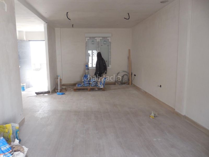 Foto 17e32437-8918-4382-8505-46784e871979. Casa aparellada amb aparcament a Padul