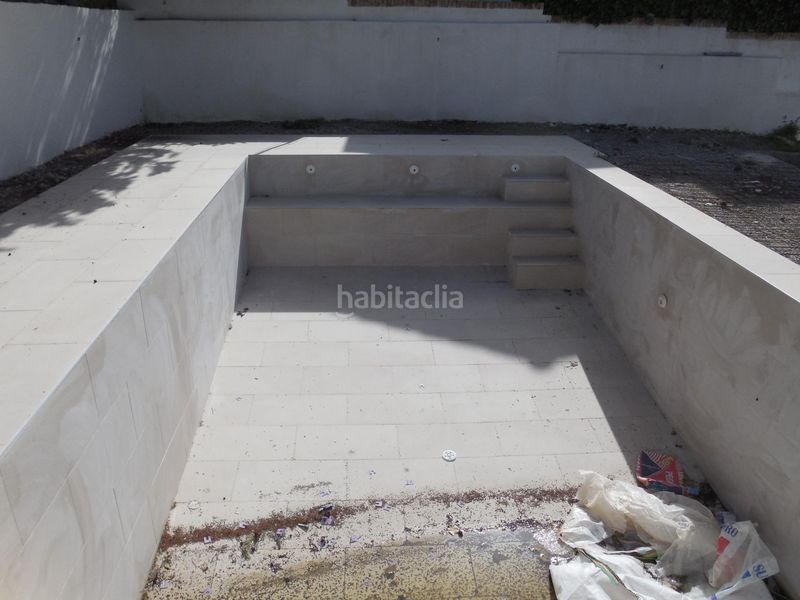 Foto 2c32a0b8-85d7-4973-8251-cf4405ddc744. Casa aparellada amb aparcament a Padul