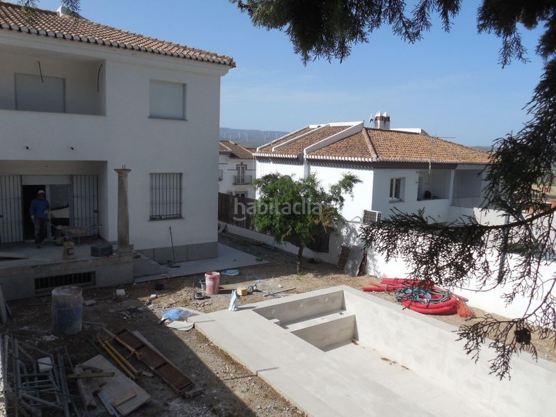 Foto 32947d6d-1023-43e8-8b48-6eb7b3b6ec49. Casa aparellada amb aparcament a Padul
