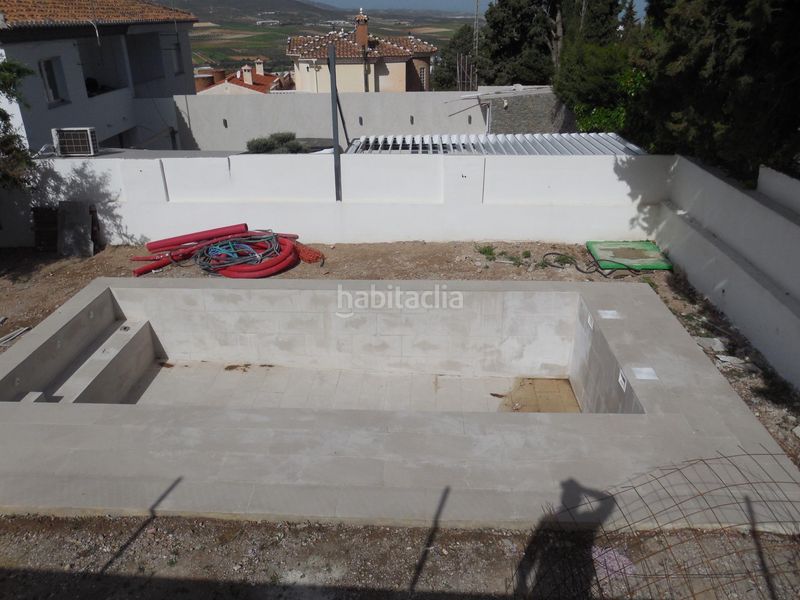 Foto 3ef988f7-7c42-4c63-b7c8-226fdd3eced9. Casa aparellada amb aparcament a Padul