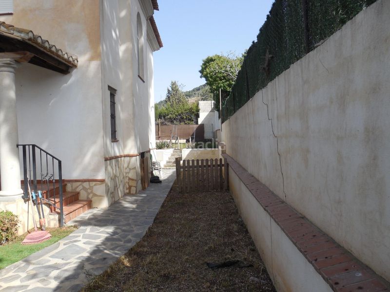 Foto 4cfc5dcc-1b53-4b2b-bbfe-986bf7281be5. Casa aparellada amb aparcament a Padul