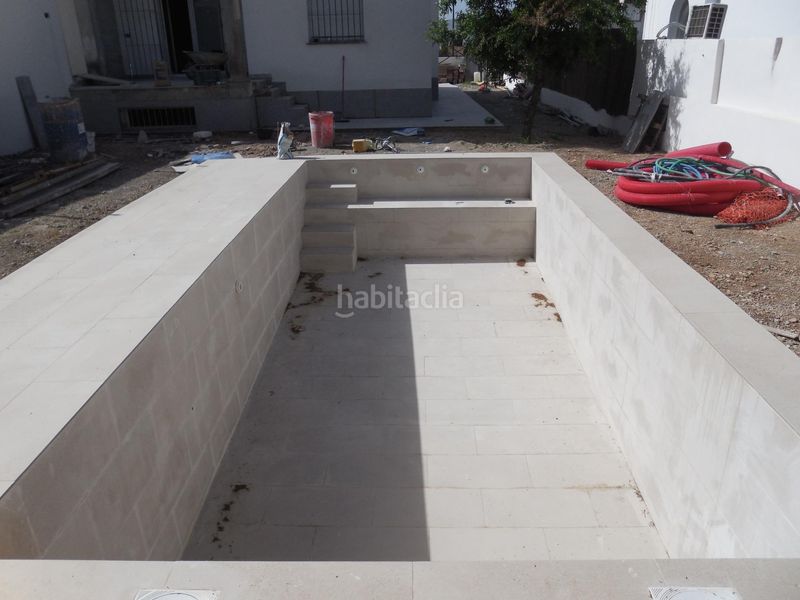 Foto 689384e6-59f7-4670-9e33-a91ad688e376. Casa aparellada amb aparcament a Padul