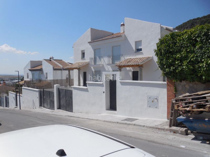 Foto 85c03648-f6aa-4041-826c-75e90bbcc640. Casa aparellada amb aparcament a Padul