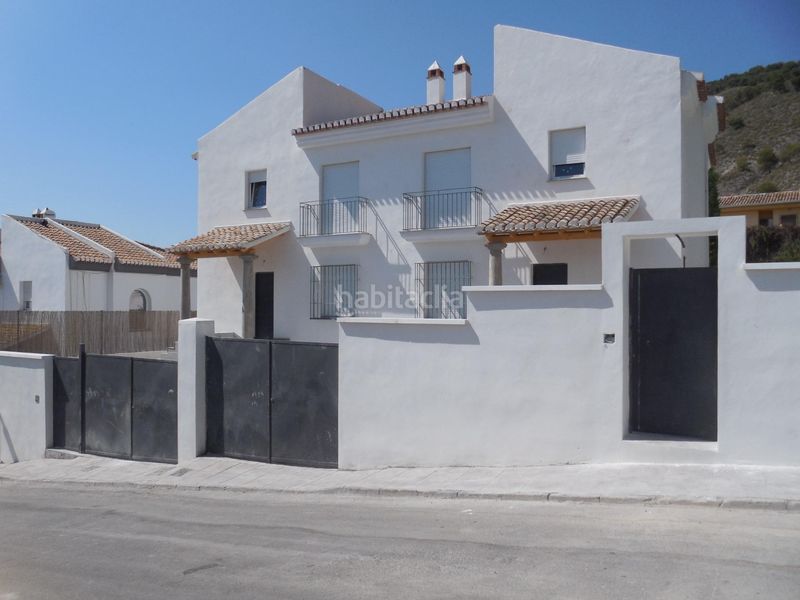 Foto 970a9a73-1c20-42c1-befe-3b6708126f36. Casa aparellada amb aparcament a Padul