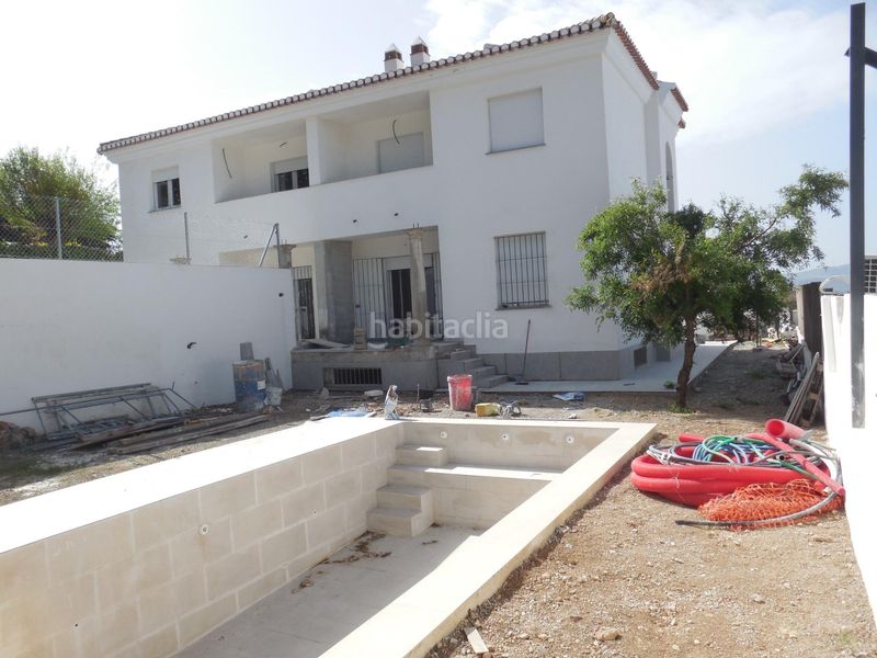 Foto 9bc9f763-4a82-4c40-8967-56acb5b00f60. Casa aparellada amb aparcament a Padul