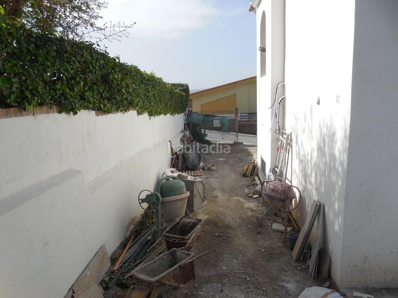 Foto cf3ebeee-81c4-4c9d-8be3-ea4604c2d0c9. Casa aparellada amb aparcament a Padul
