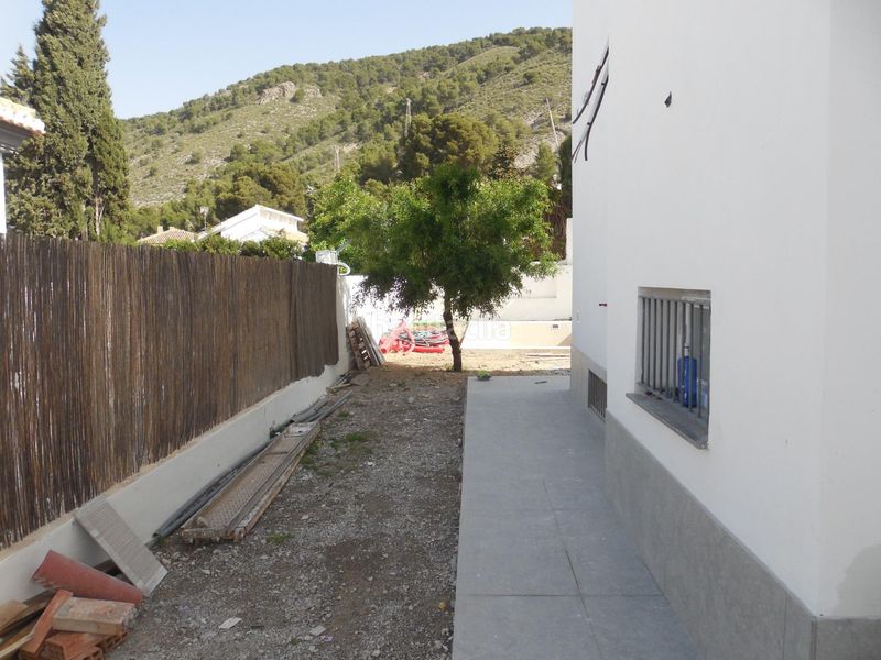 Foto f8f9ce1e-a3b8-4209-90b8-c81ab054ddf7. Casa aparellada amb aparcament a Padul