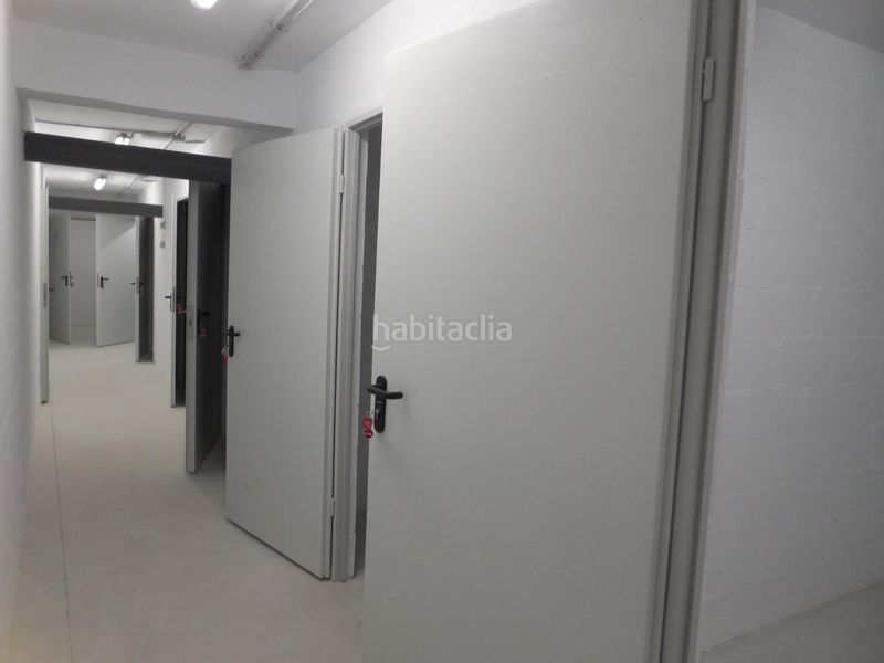 Foto 3b48b9d0-6b2e-473e-bc93-d1ff0a680472. Aparcament cotxe a Pajaritos Granada