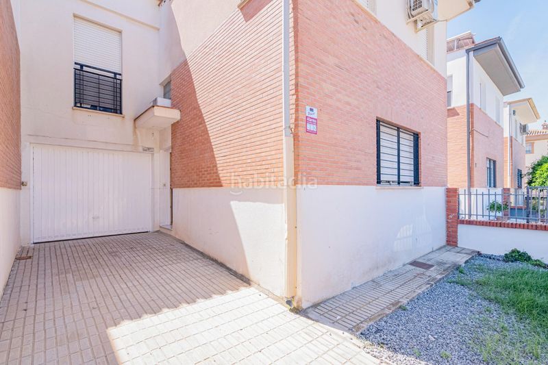 Foto 3c8e1048-2f76-4887-add2-5a73bfcadaed. Casa adossada amb aparcament a Cúllar Vega