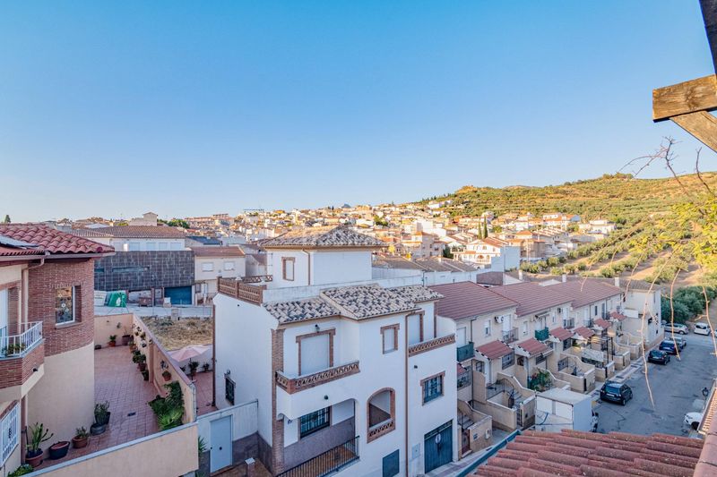 Foto db5e3e3d-824a-49f7-9dee-617fef69c0a0. Casa adossada amb calefacció aparcament a Güevéjar
