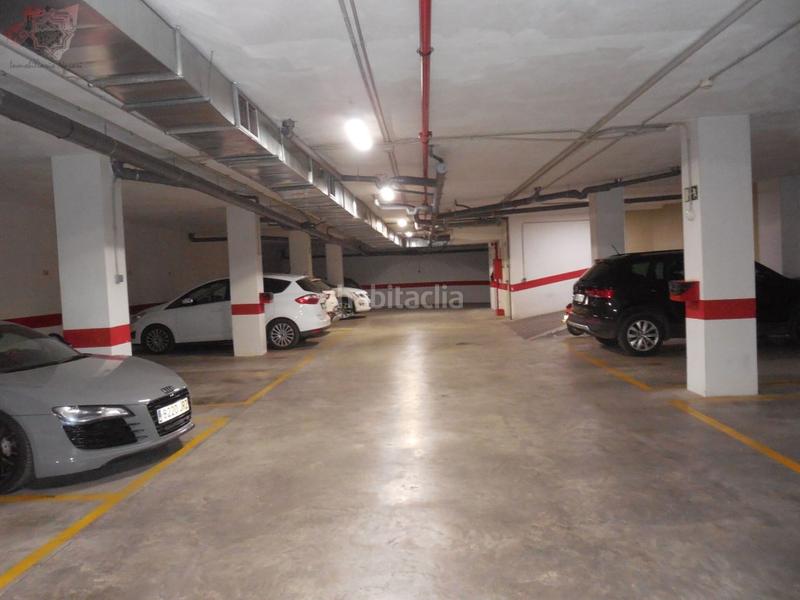 Foto 0ad7f1a7-a2c1-468e-b5ee-3ee67b5dcc13. Car parking in calle josé luis pérez pujadas 9 in Granada