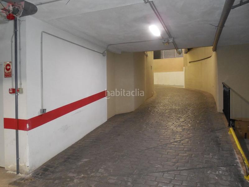 Foto edc76093-685e-4071-8da9-38ec4cc93bb7. Car parking in calle josé luis pérez pujadas 9 in Granada