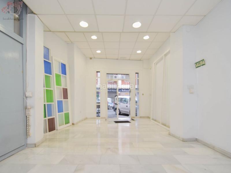 Foto e0b59a52-34eb-4ade-bdbe-05a9ad2b7b81. Location local commercial dans calle cristo de medinaceli 4 dans Granada