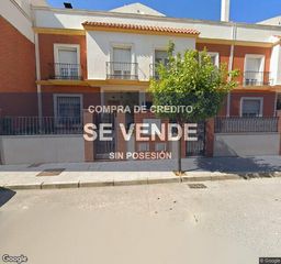 Pis a Puente Genil. Vivienda  249 m  5 hab. en puente genil
