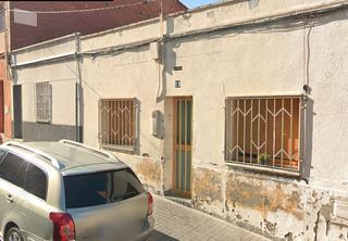 Haus  Carrer cartago. Oportunidad casa ocupada