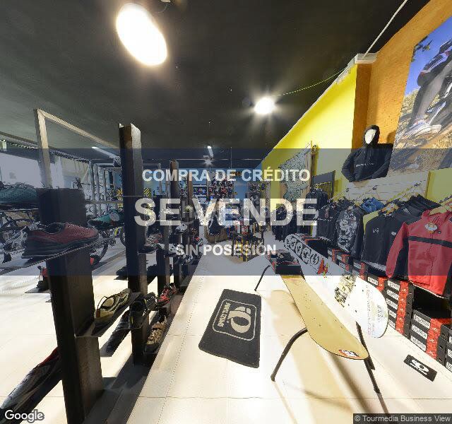 Foto f5511efd-62b7-4691-9ce7-64a0cd13ad82. Aparcament cotxe a Canet de Mar